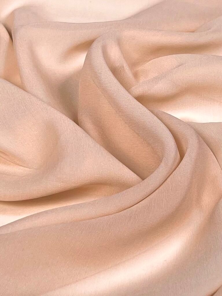 Itališkas kolekcinis šifoninis vienspalvis natūralus šilkas su elastanu „Pink Rose“