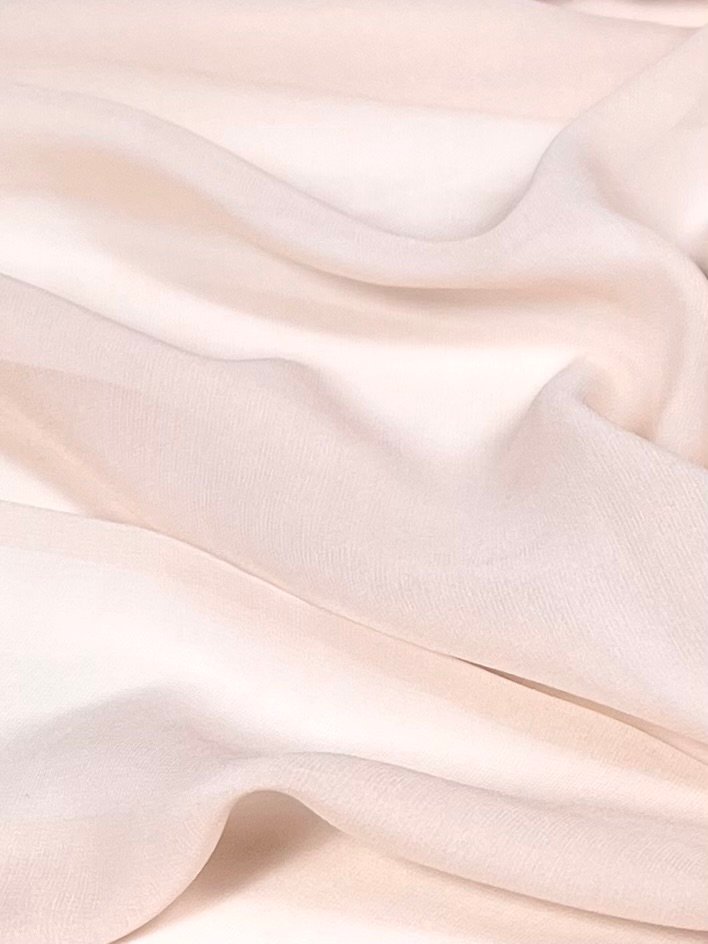 Itališkas kolekcinis šifoninis vienspalvis natūralus šilkas su elastanu „Baby Pink“