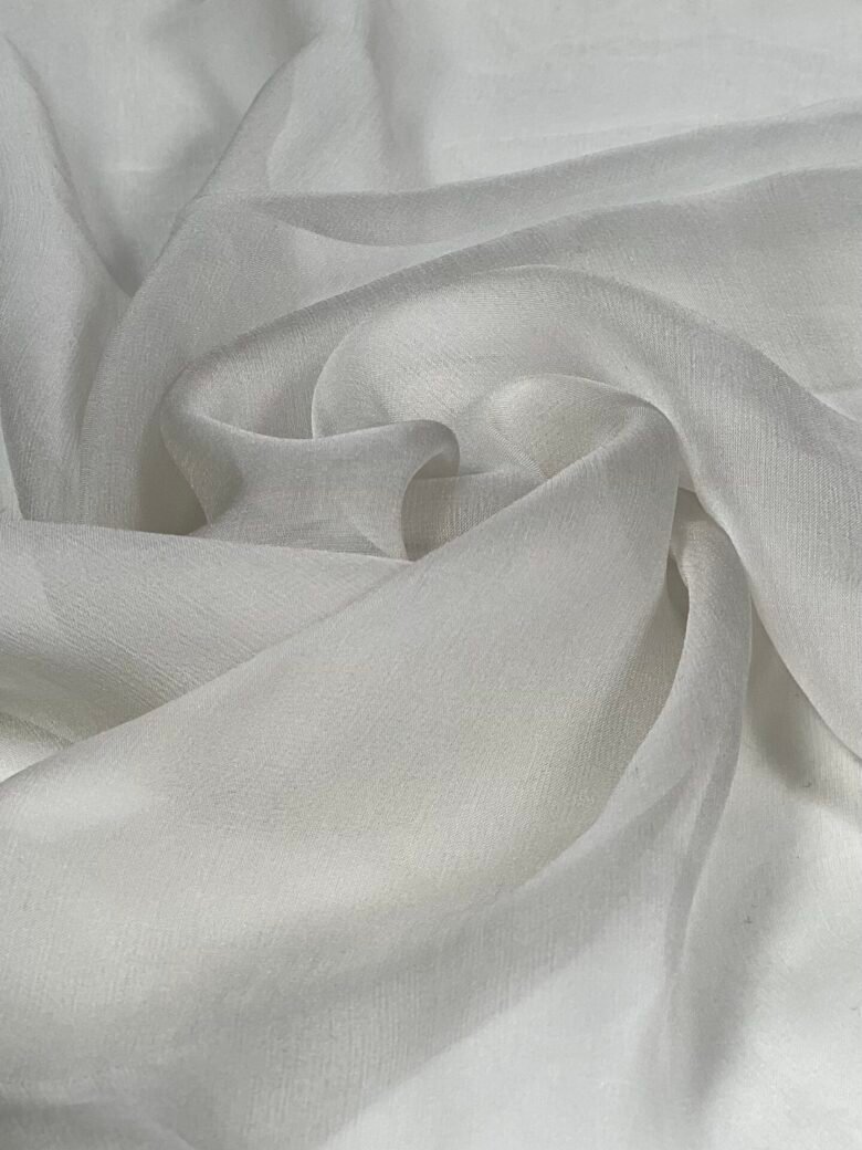 Itališkas kolekcinis šifoninis vienspalvis natūralus šilkas su elastanu „Light Grey“