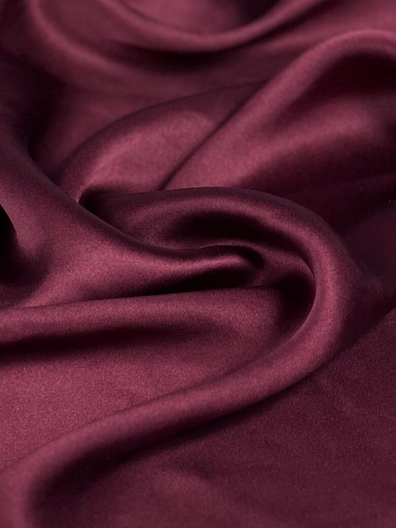 Itališkas kolekcinis satininis šilkas su elastanu „Burgundy“
