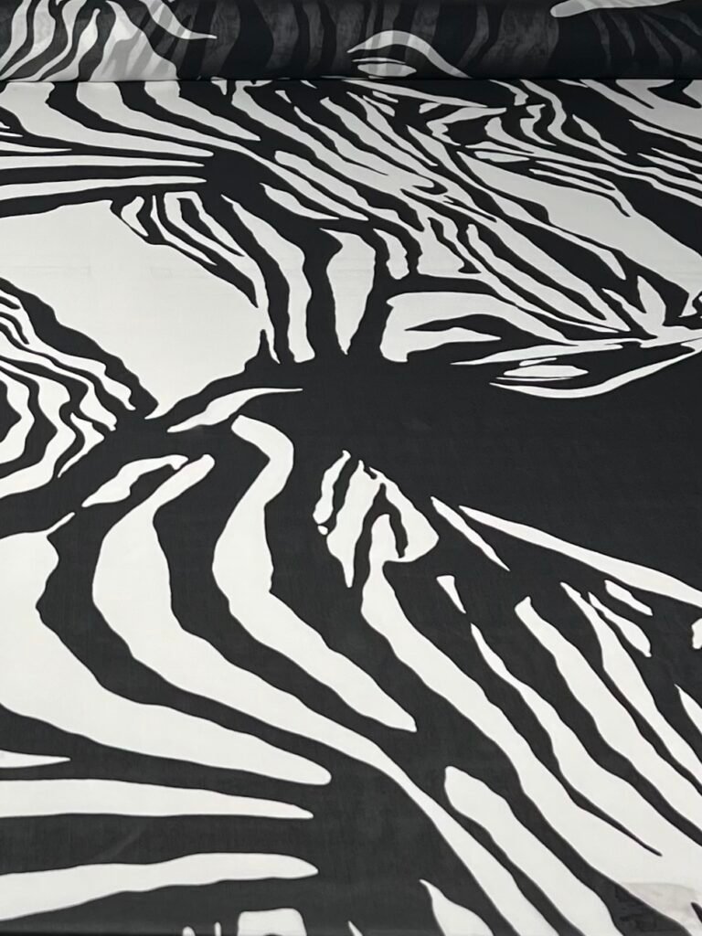 Itališkas kolekcinis tamprus šifoninis šilkas su dizainu „Zebra“