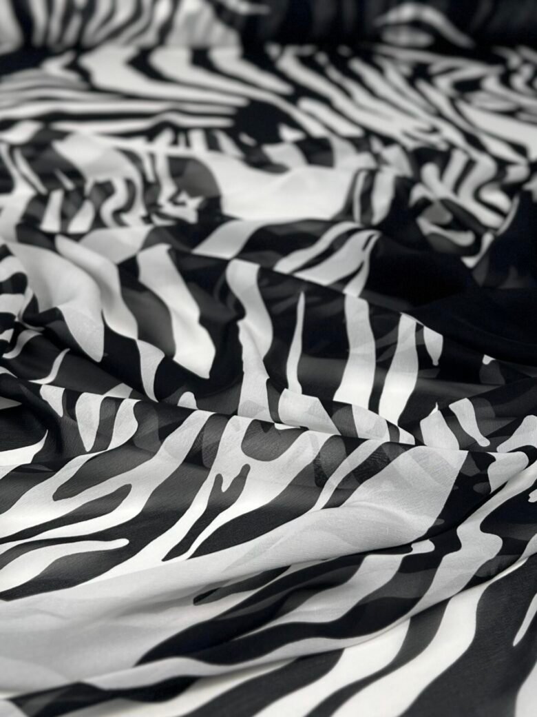 Itališkas kolekcinis tamprus šifoninis šilkas su dizainu „Zebra“