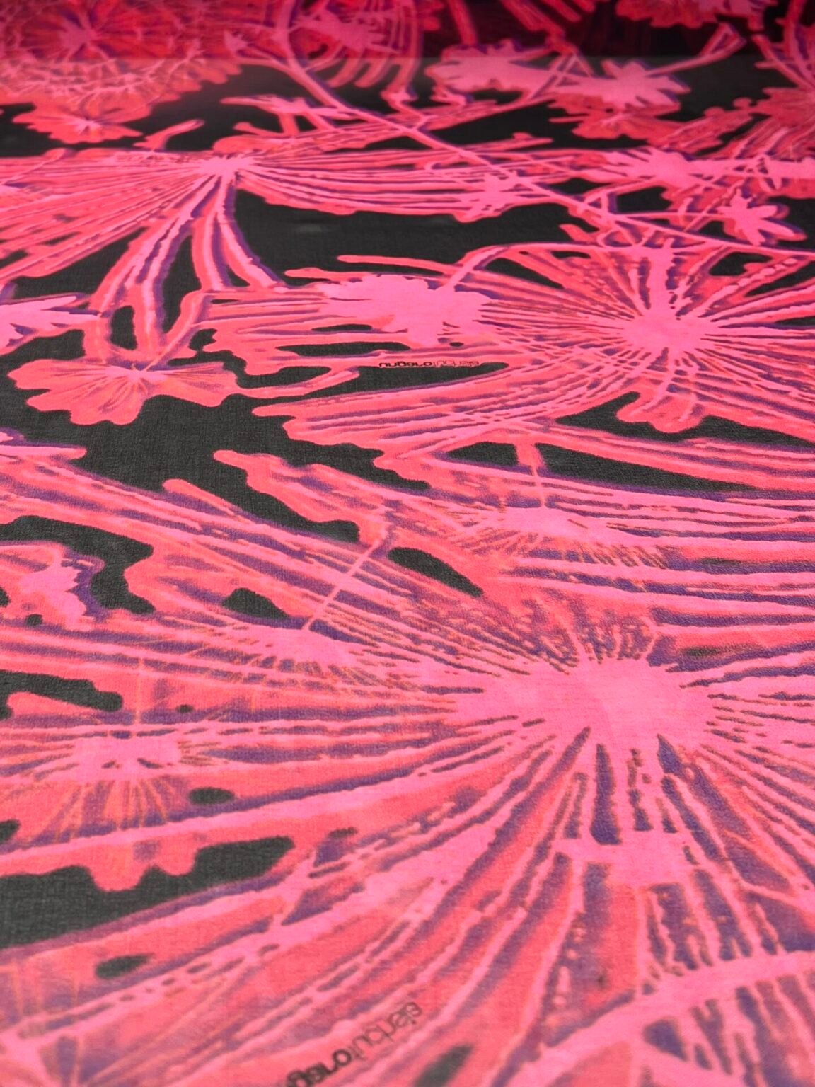 Itališkas kolekcinis tamprus šifoninis šilkas su dizainu „Pink Dandelion“