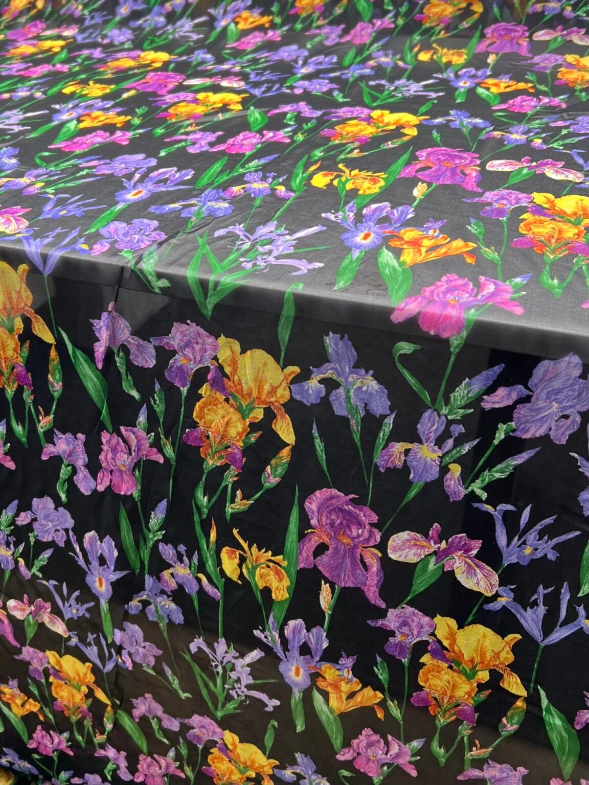 Itališkas kolekcinis tamprus šifoninis šilkas su dizainu „Iris Flowers“