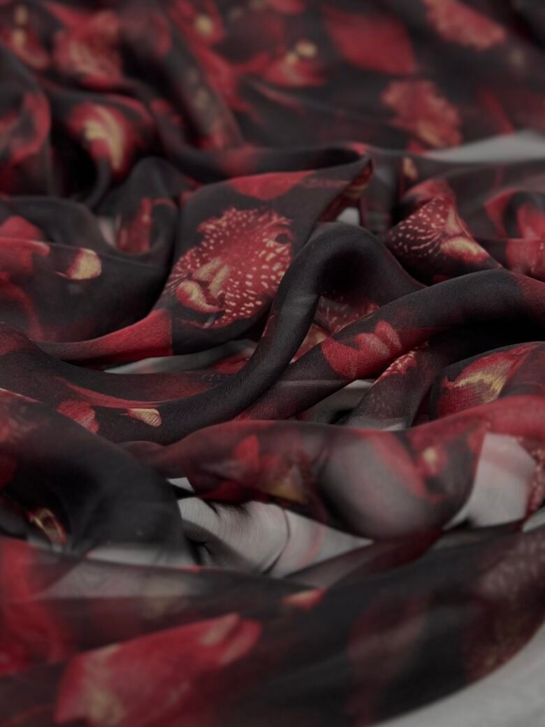 Itališkas kolekcinis natūralus šifoninis šilkas su dizainu „Bordo Floral Abstract“