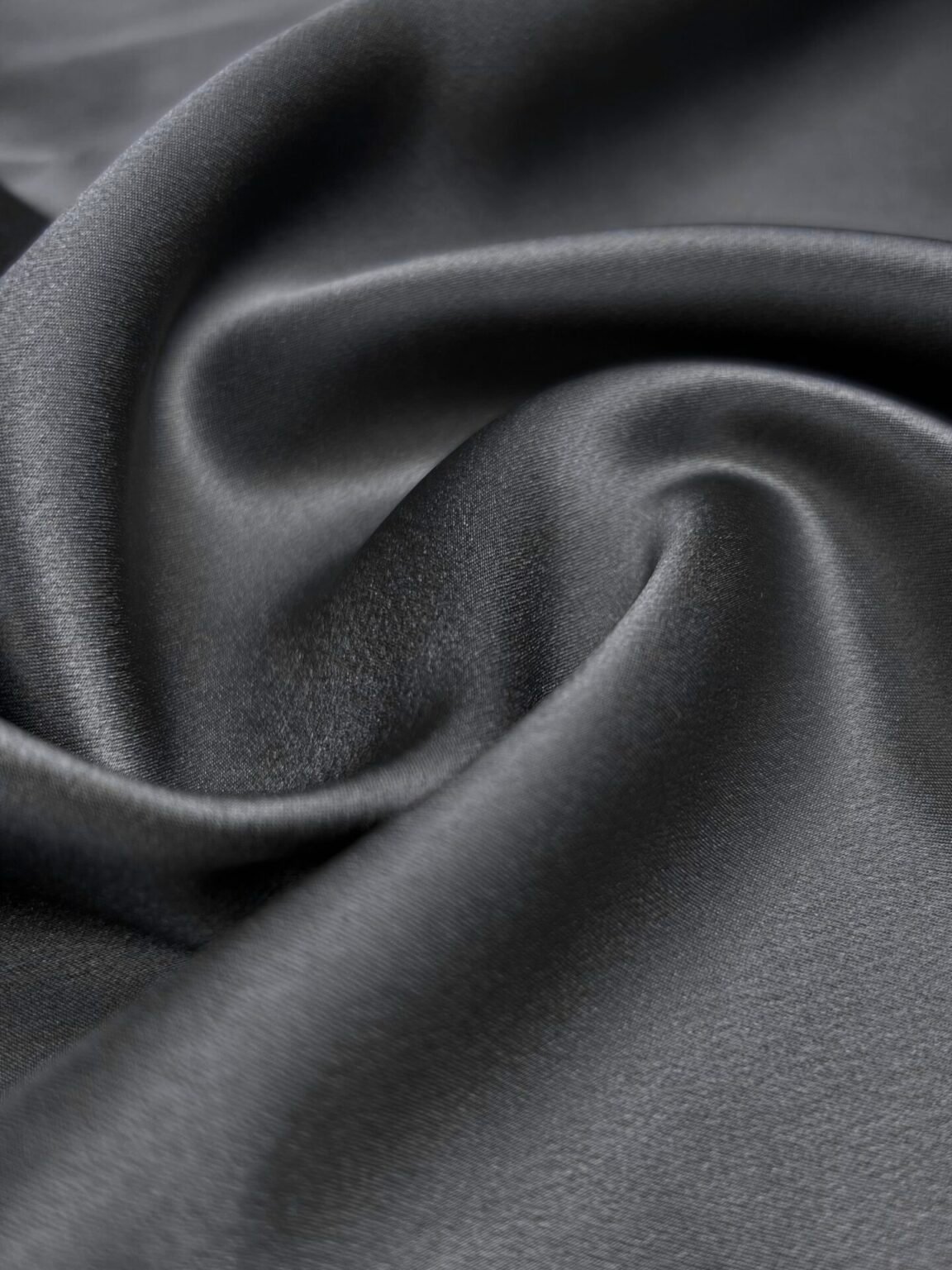 Itališkas kolekcinis satininis šilkas su elastanu „Muna Grey“