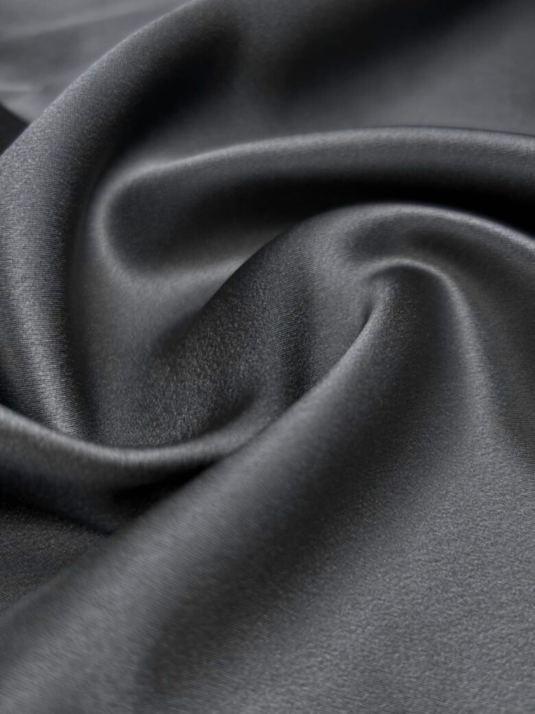 Itališkas kolekcinis satininis šilkas su elastanu „Muna Grey“