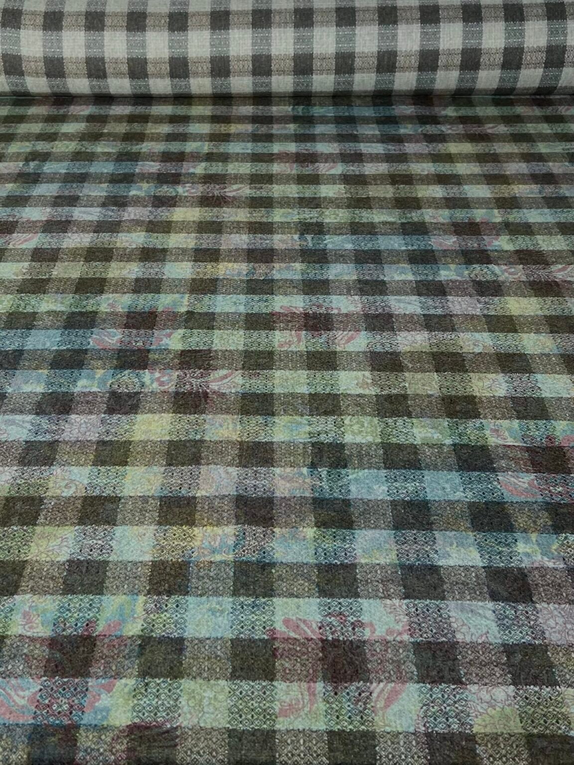 Itališkas dvipusis „Virgin Wool“ kostiuminis/paltinis audinys langeliais
