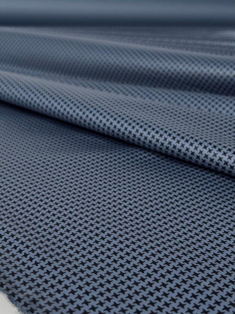 Plonas striukinis audinys žąsies kojelės rašto „Dusty Blue“