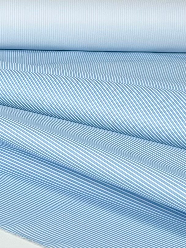 Plonas striukinis audinys smulkiu dryželių rašto „Sea Blue“