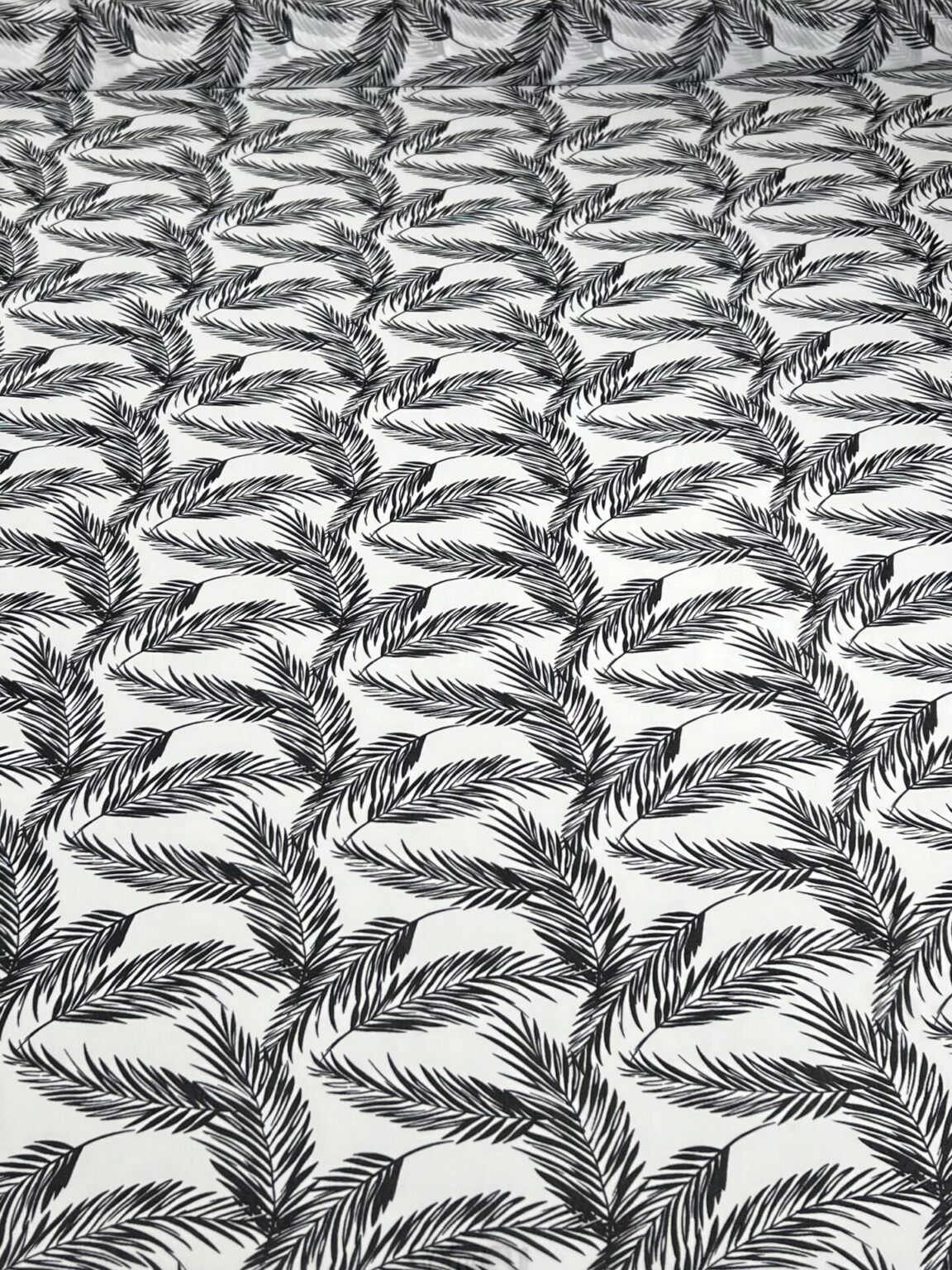 Šifonas su dizainu „Black Leaf“