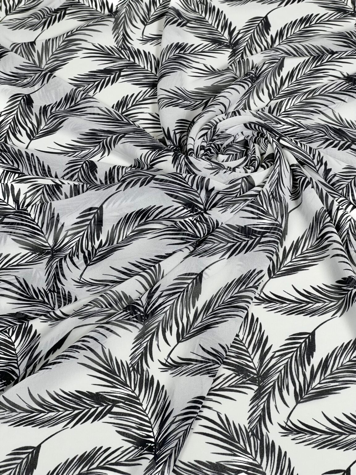 Šifonas su dizainu „Black Leaf“