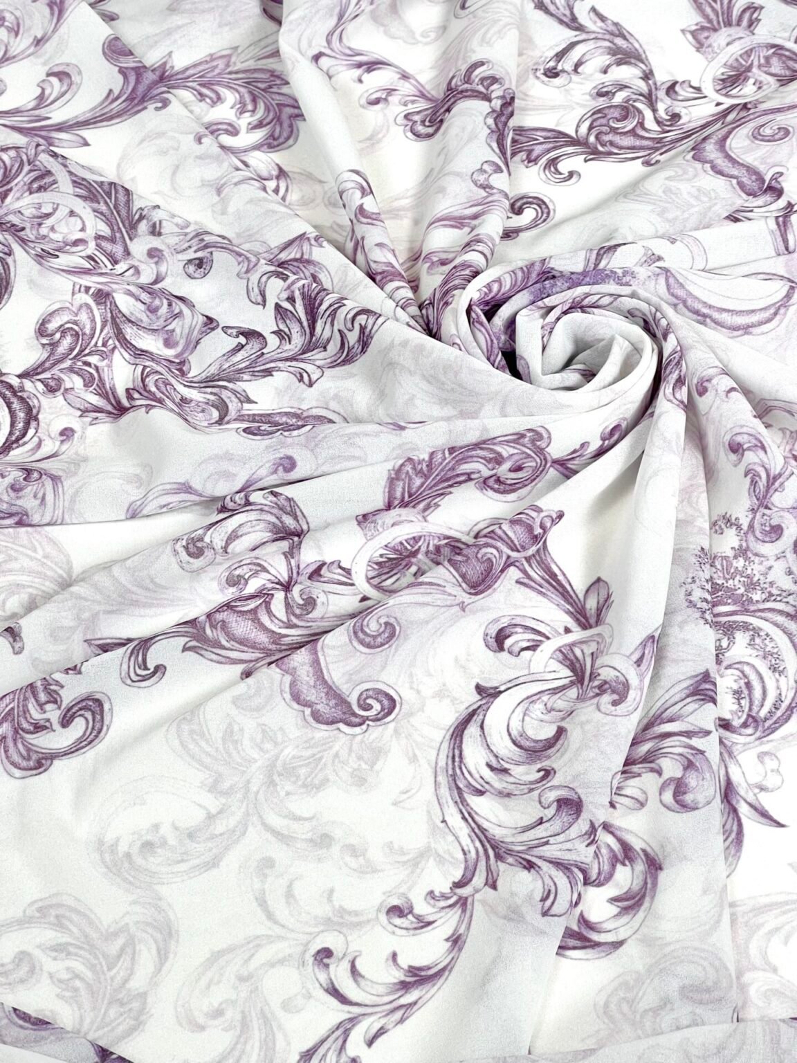 Šifonas su dizainu „Violet Versace“