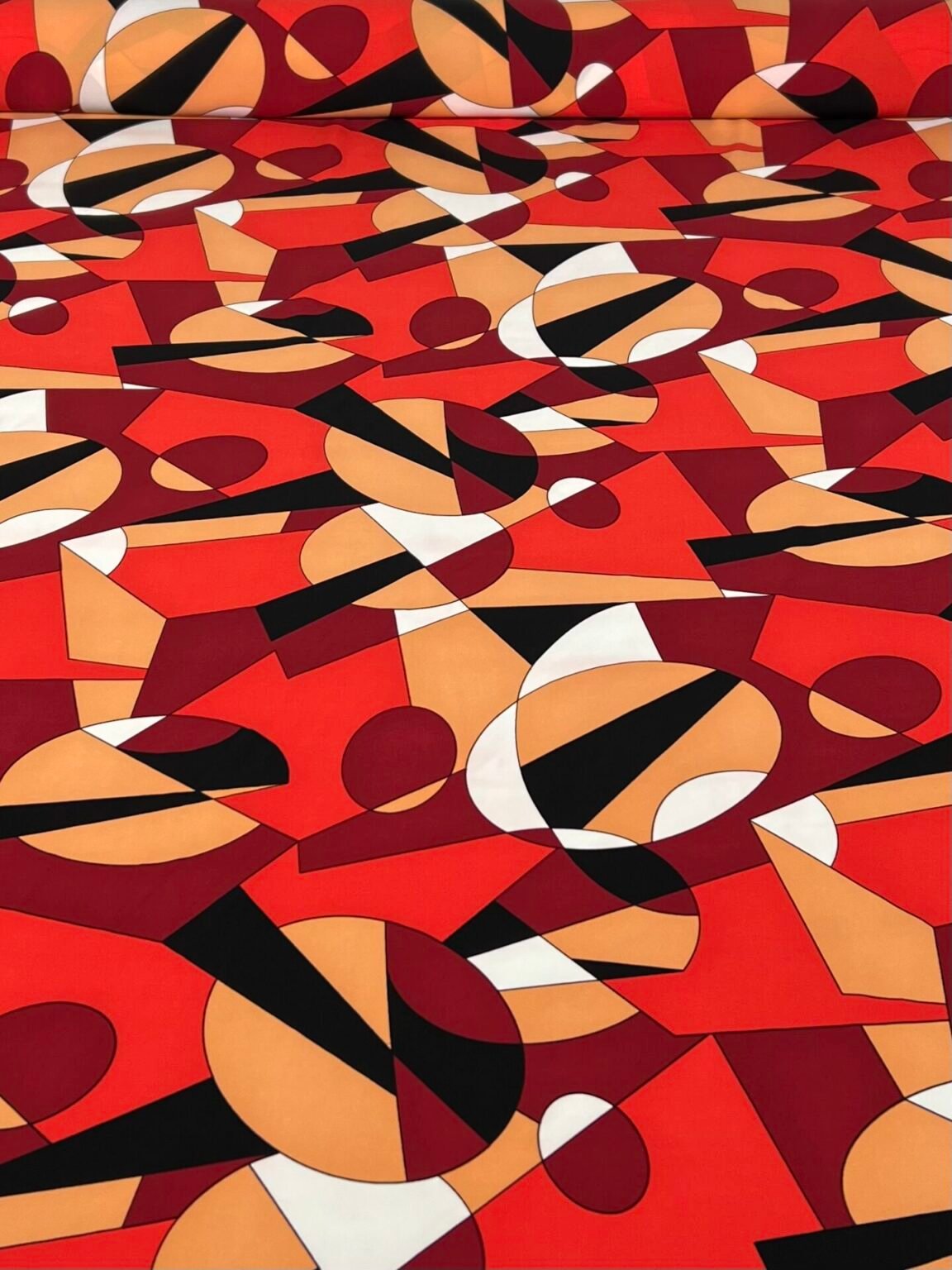 „SPH“ suknelinis audinys „Red Abstraction“