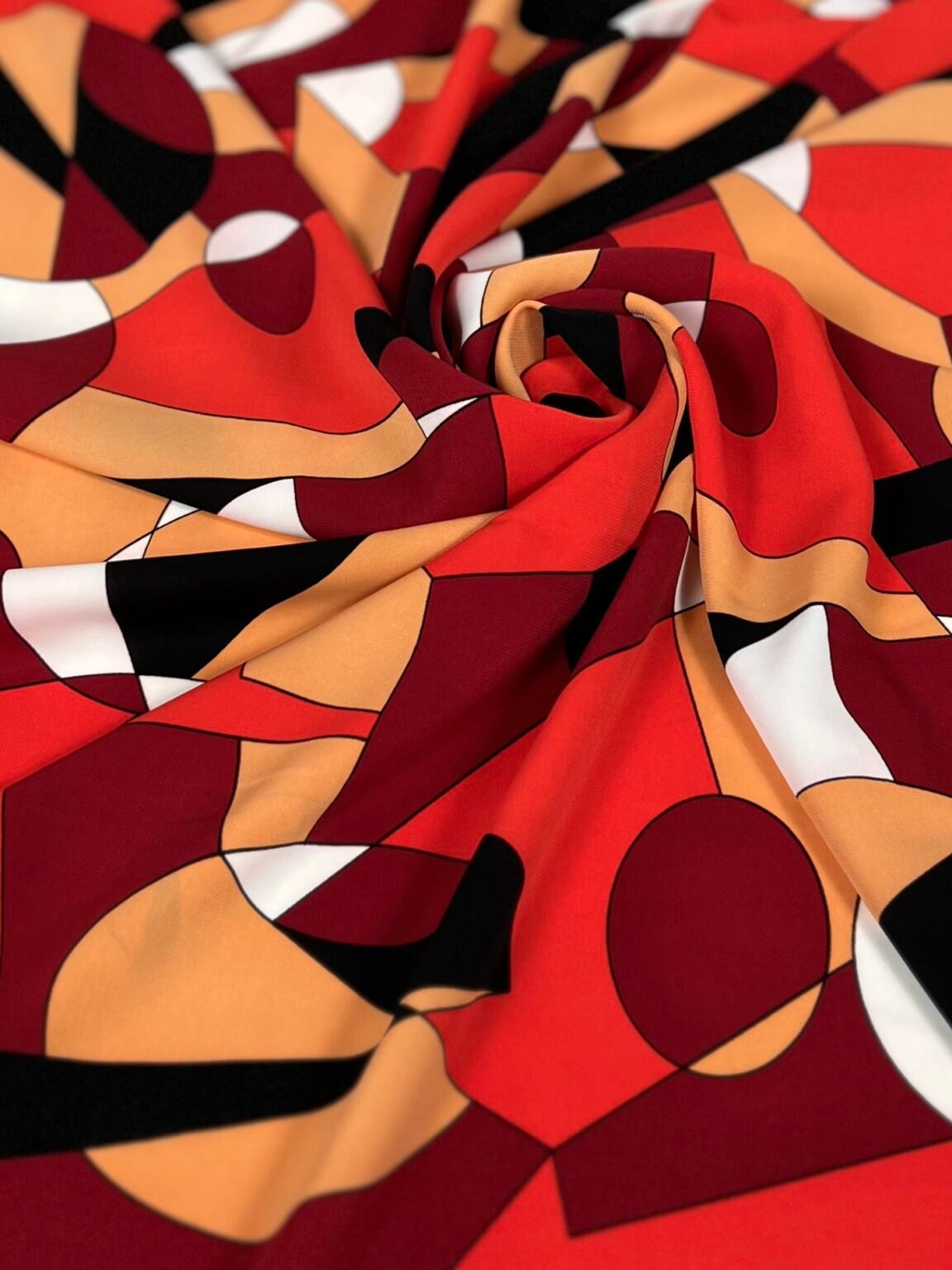 „SPH“ suknelinis audinys „Red Abstraction“