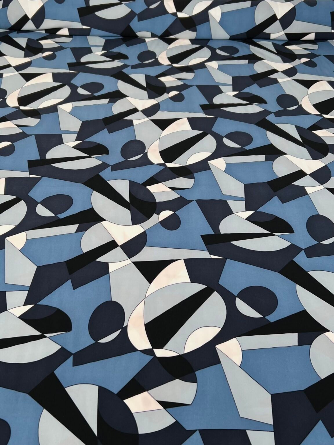 „SPH“ suknelinis audinys „Blue Abstraction“ (SU BROKU)