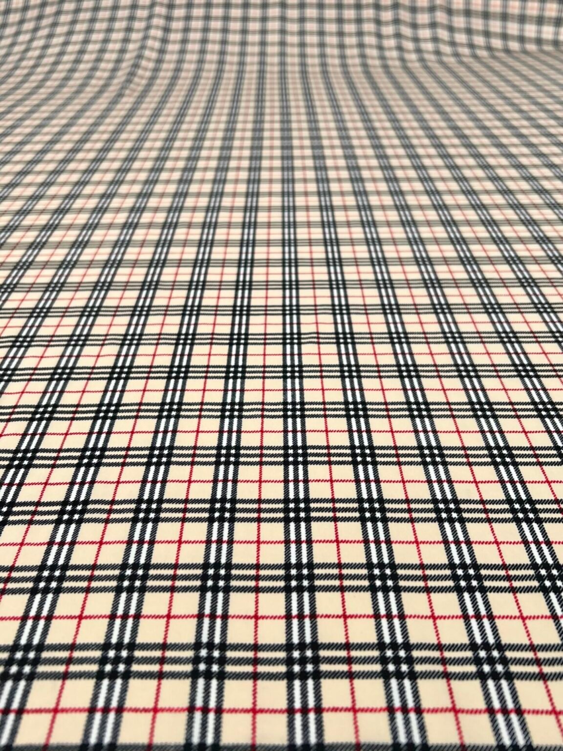Ткань для платьев «Silky» кремового цвета с рисунком «Burberry»