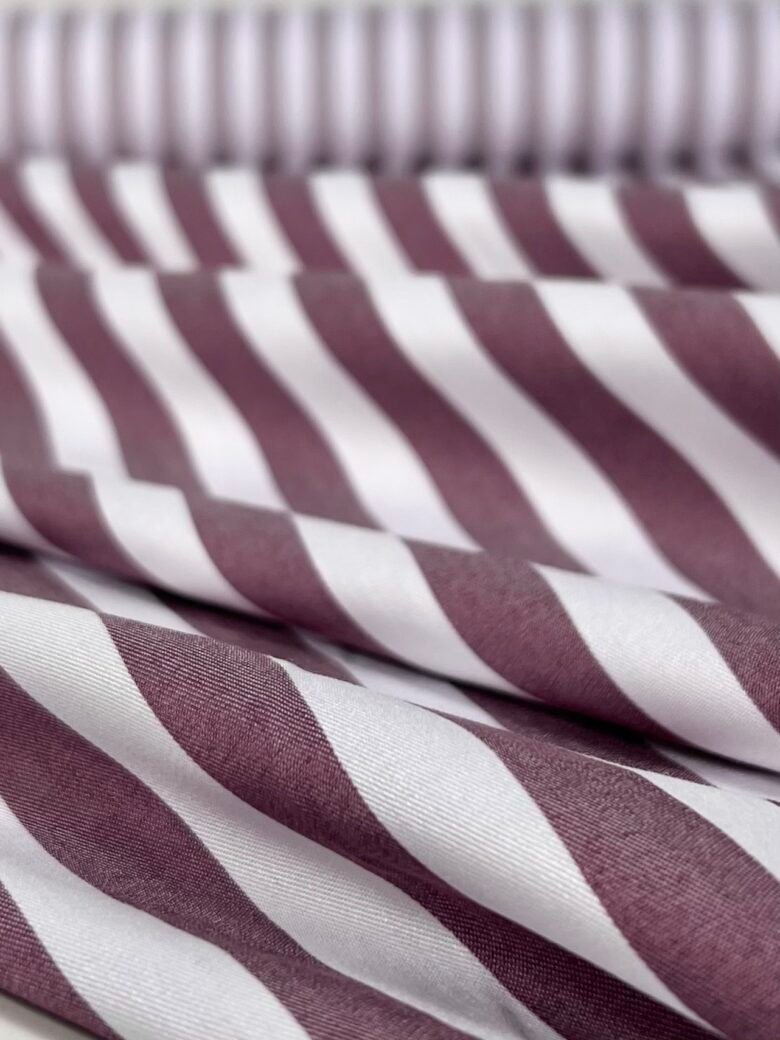 Suknelinis-kostiuminis viskozės audinys dryžuoto rašto „Plum“