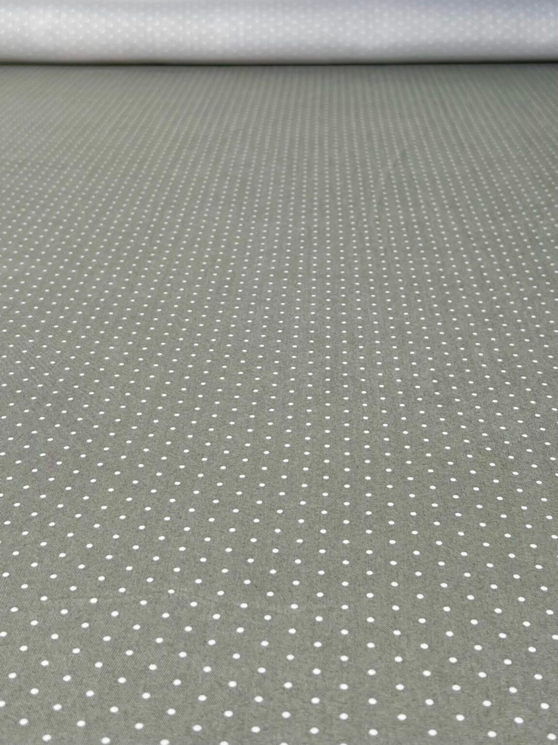 Suknelinis-kostiuminis viskozės audinys smulkių taškelių rašto „Dusty Green“