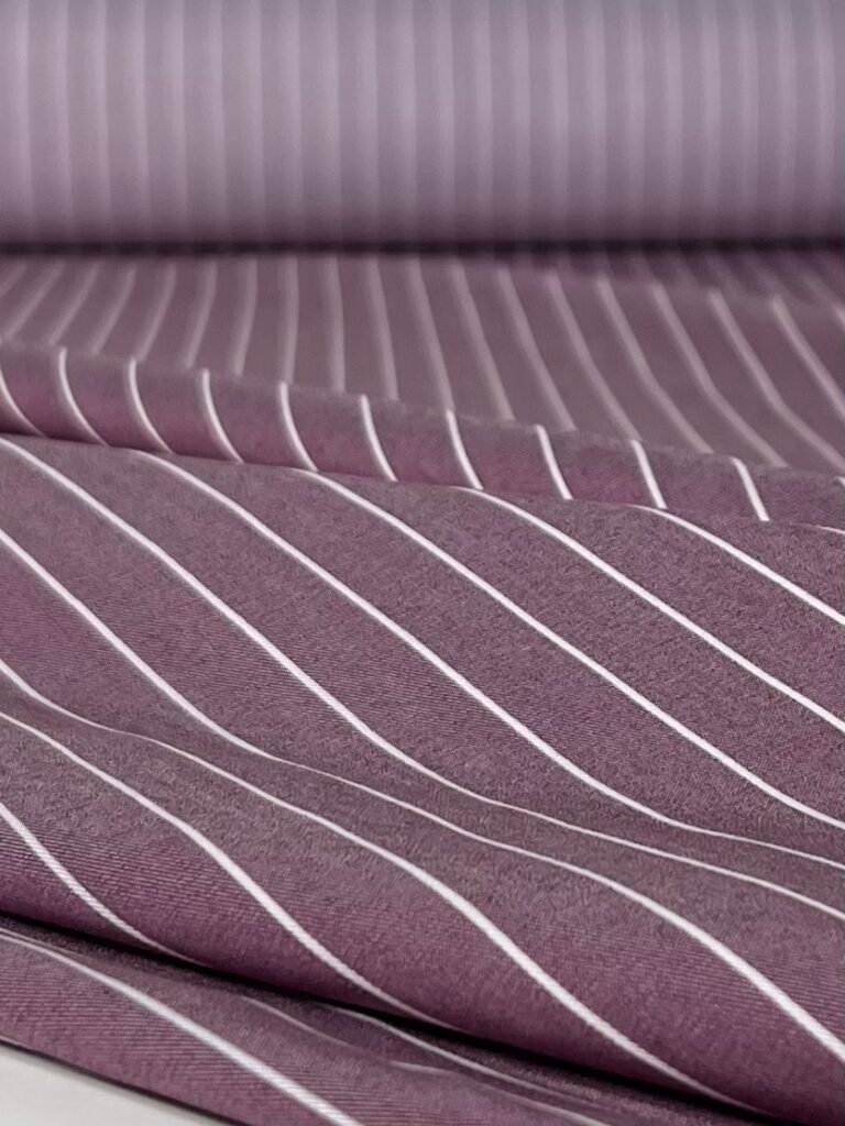 Suknelinis-kostiuminis viskozės audinys dryžuoto rašto „Dusty Purple“
