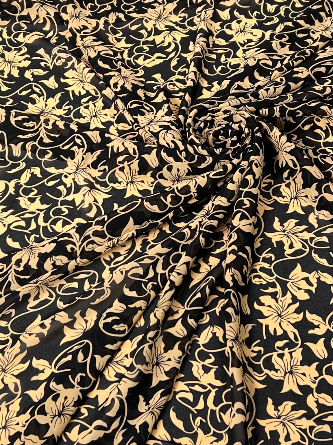 Šifonas su dizainu „Night of Lilies“