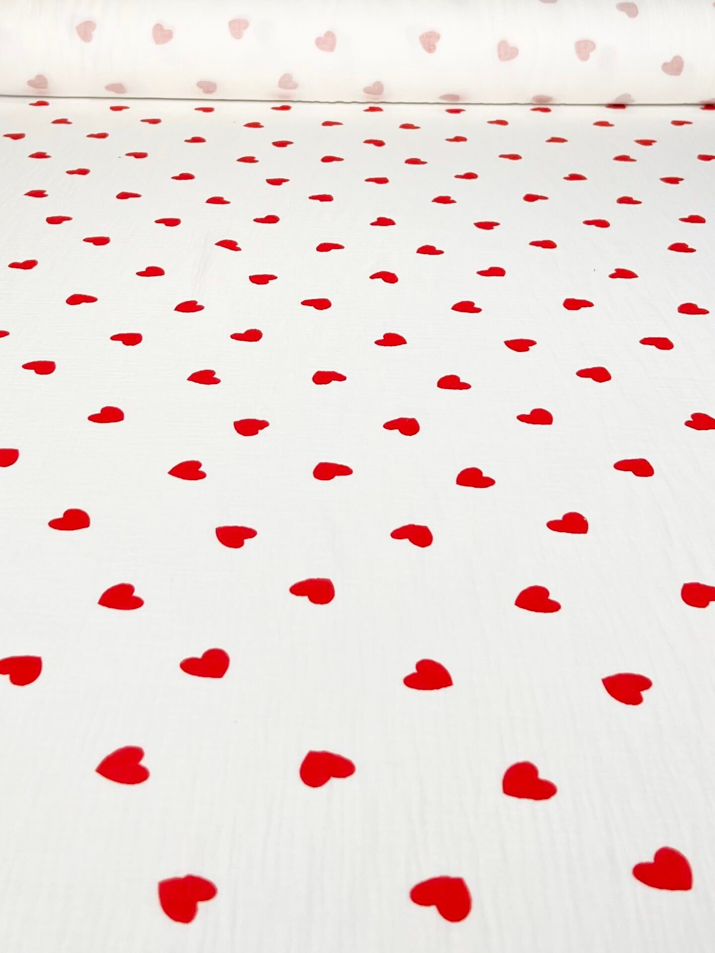 Muslinas su spauda „Amore“