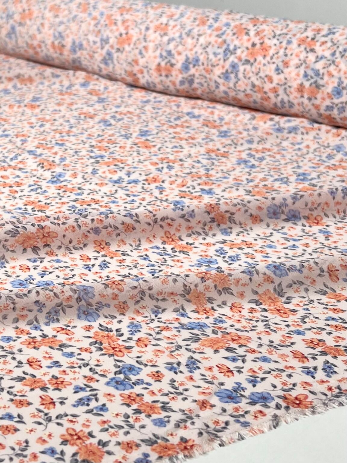 Šifonas su dizainu „Tiny Flowers“