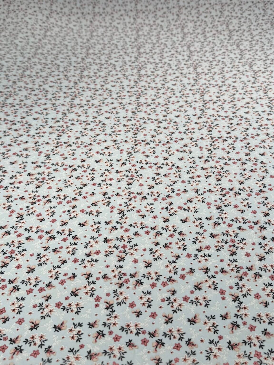 Šifonas su dizainu „Tiny Flowers“ melsvos spalvos