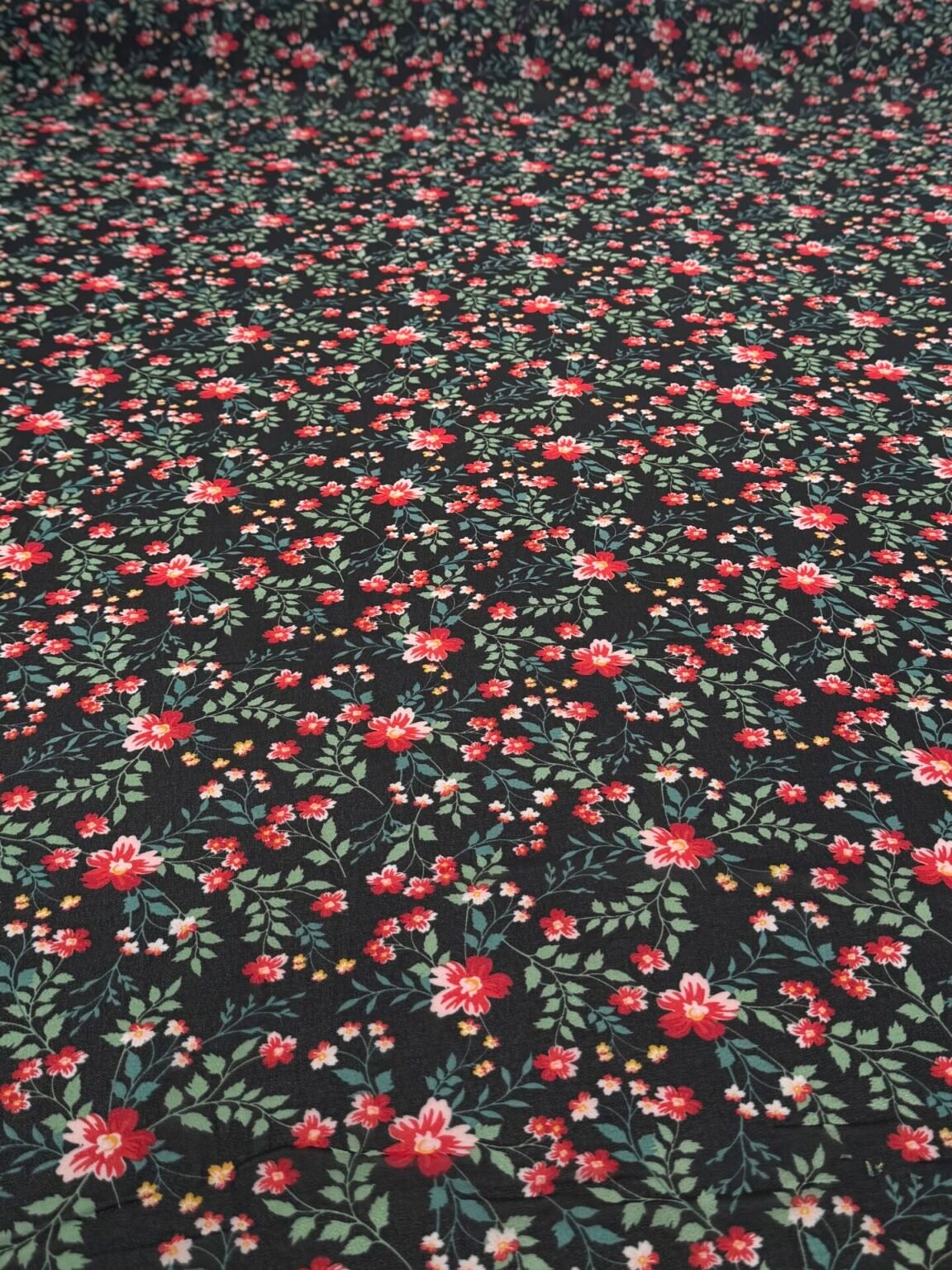 Tamprus šifonas su dizainu „Night blooming“