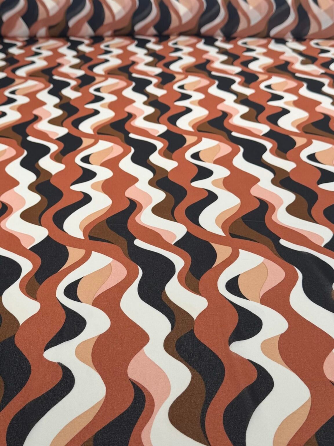Tamprus šifonas su dizainu „Wave“