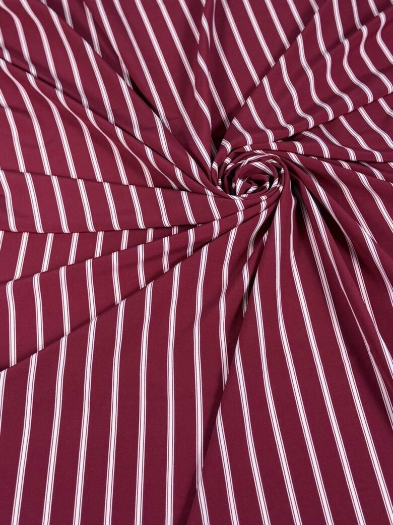 „Silky“ suknelinis audinys „Deep Berry“ dryžuoto rašto