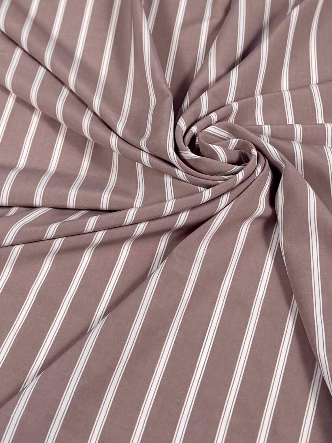 „Silky“ suknelinis audinys „Taupe Stripe“ dryžuoto rašto